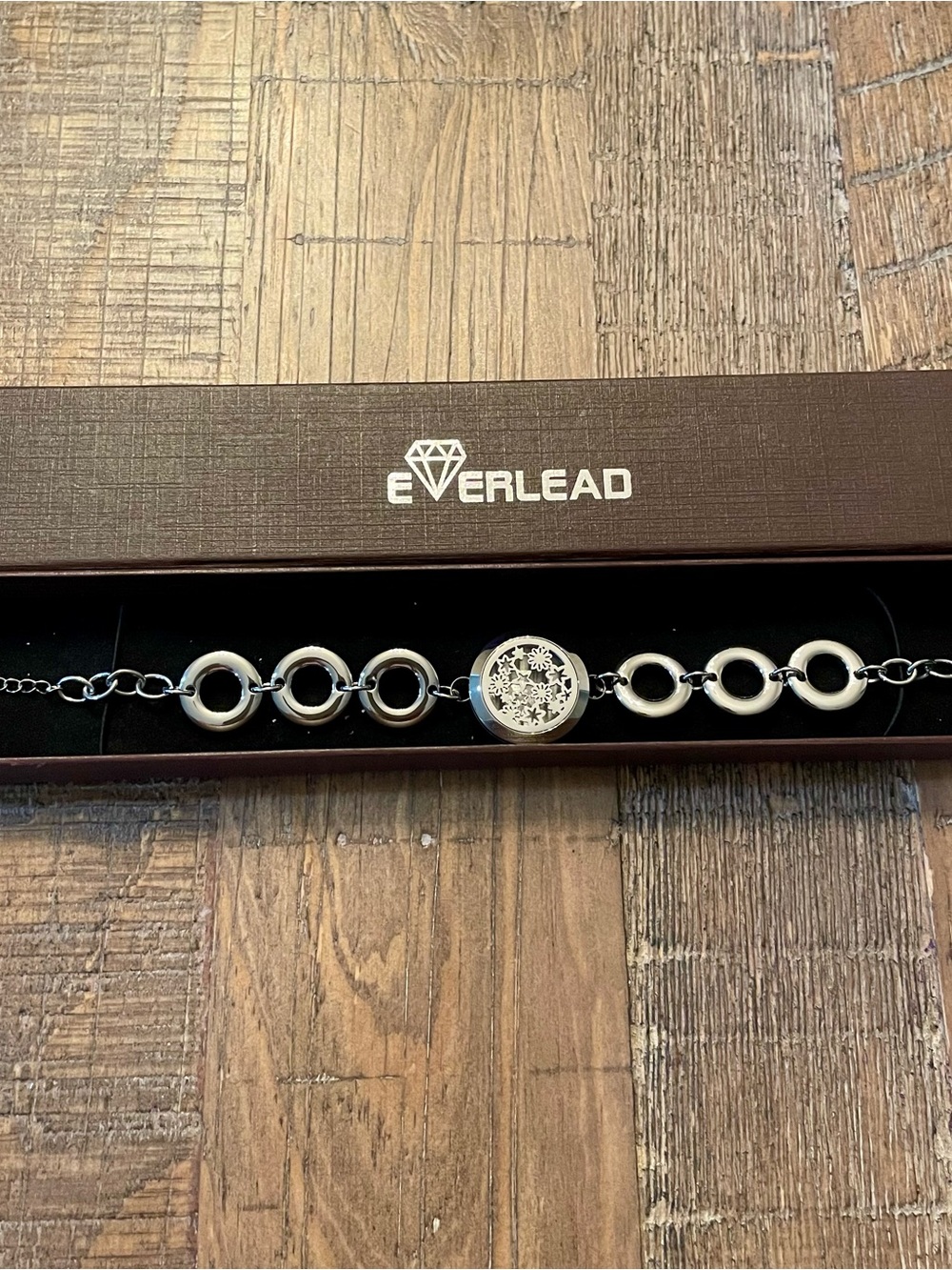 Silver Aromatherapy Locket Bracelet Essential Oil/Perfume Diffuser NIB Flower